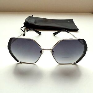 NWT Guess GU7815 geometric silver tone sunglasses.